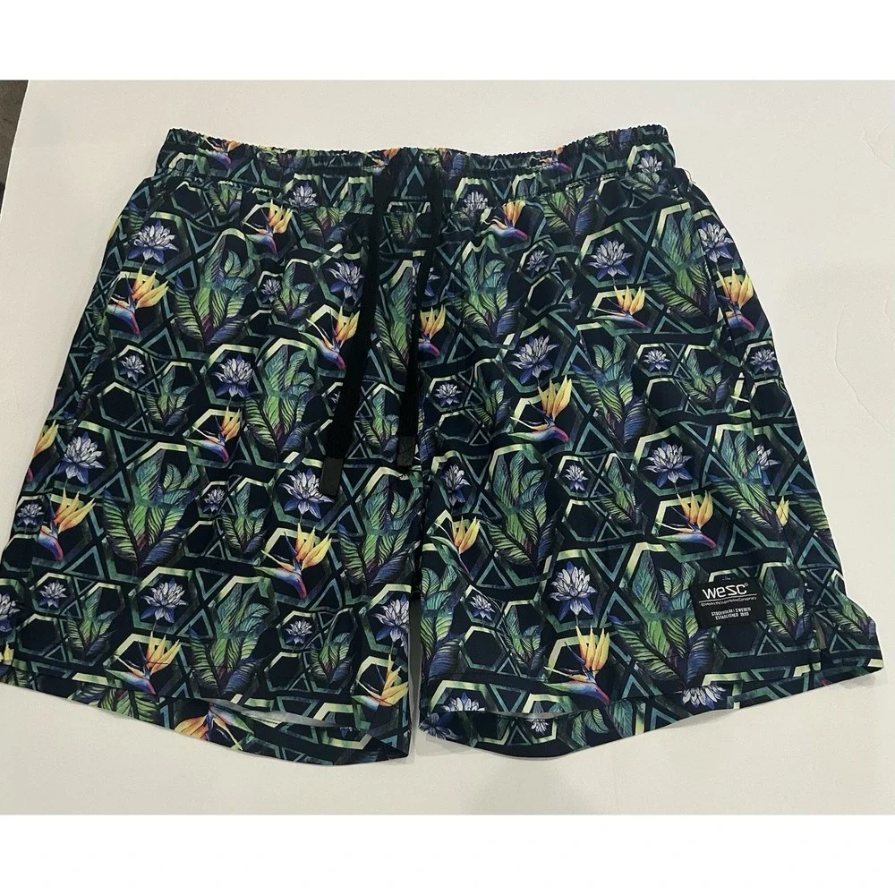 WESC Swim Shorts Trunks Unisex L/XL Bird Paradise Floral Tropical Beach Vacation